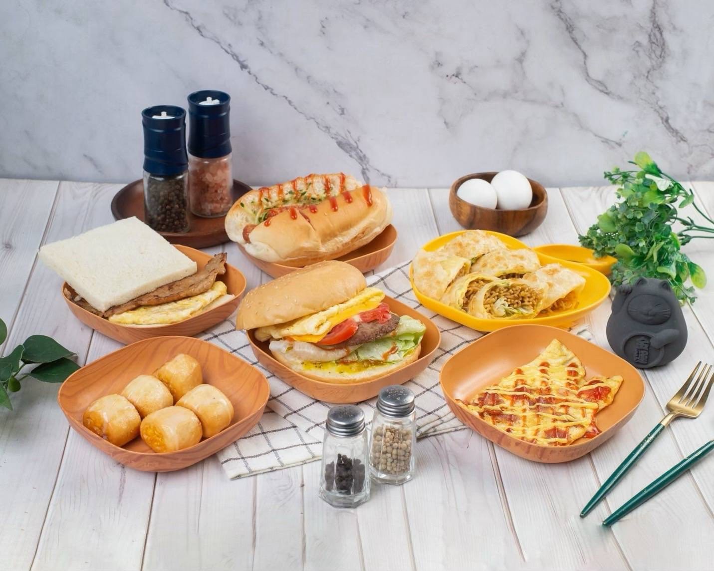 美味人氣招牌 - 炒泡麵蛋餅